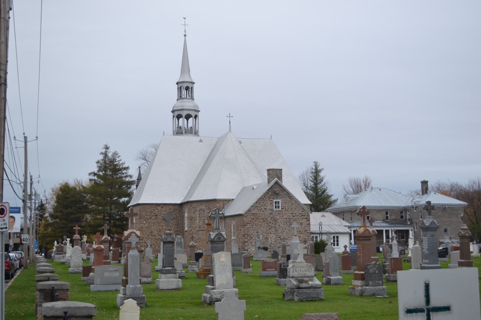 Cimetière Saint-Michel de Vaudreuil, the parish cemetery beside Église Saint-Michel